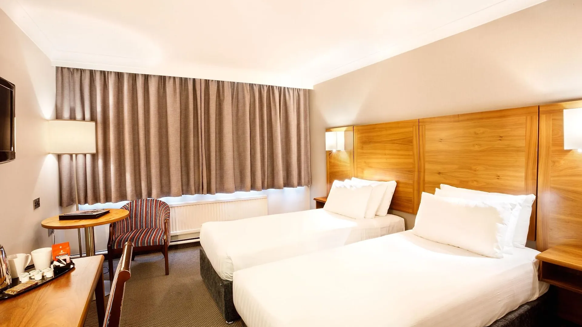 Cedar Court Hotel Huddersfield 4*,  Storbritannien